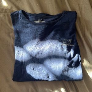 I’m selling a long sleeve navy blue Vineyard Vines shirt. It is a size M.